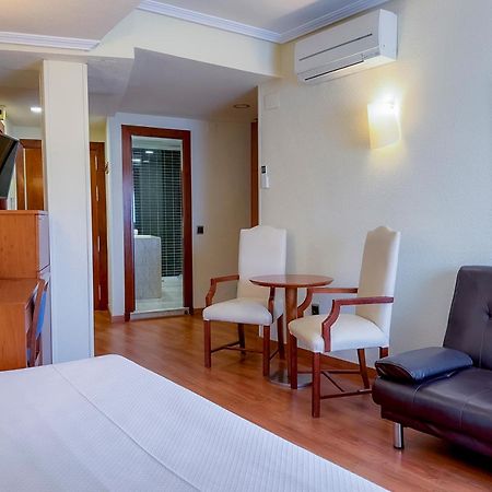 אלמריה Torreluz Apartamentos מראה חיצוני תמונה