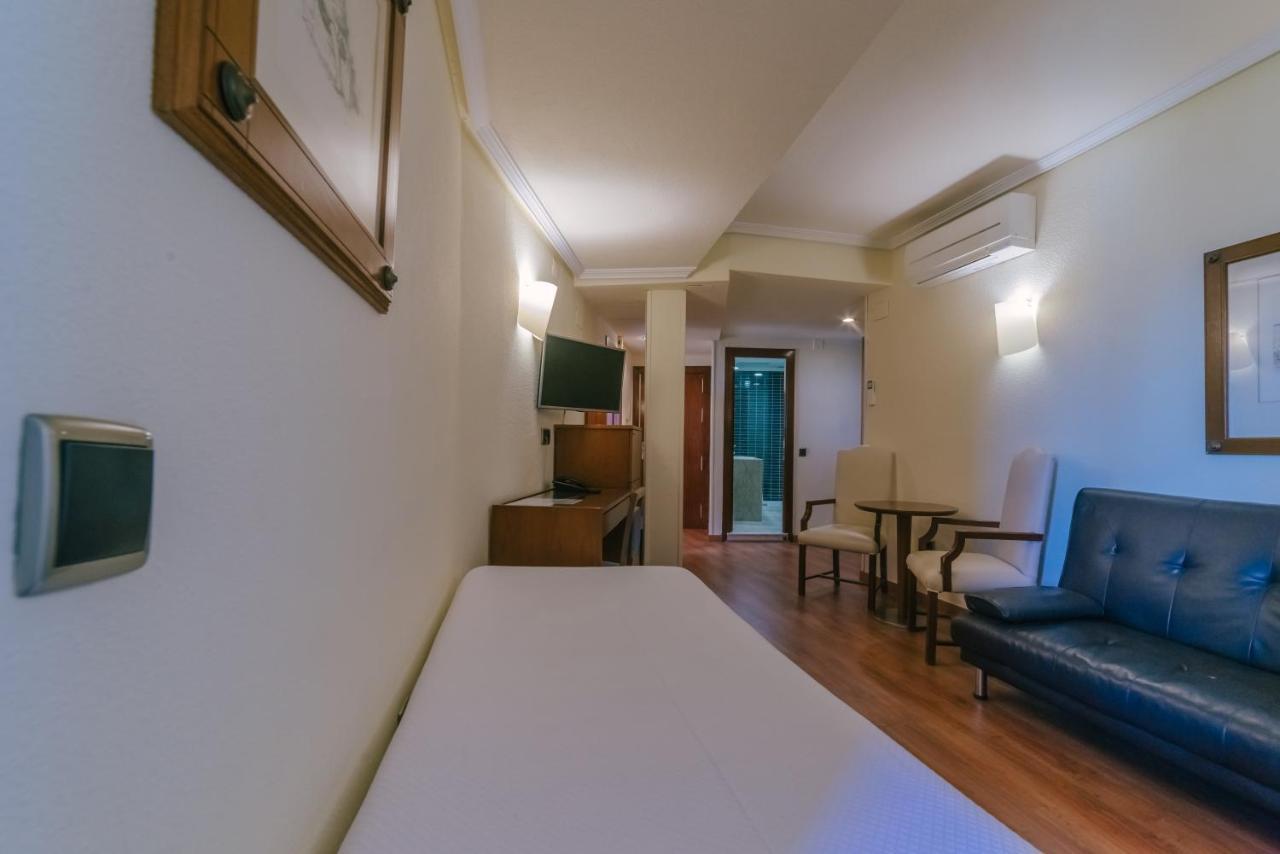 אלמריה Torreluz Apartamentos מראה חיצוני תמונה