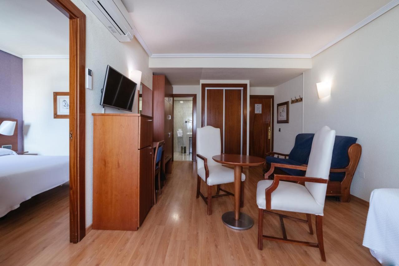 אלמריה Torreluz Apartamentos מראה חיצוני תמונה